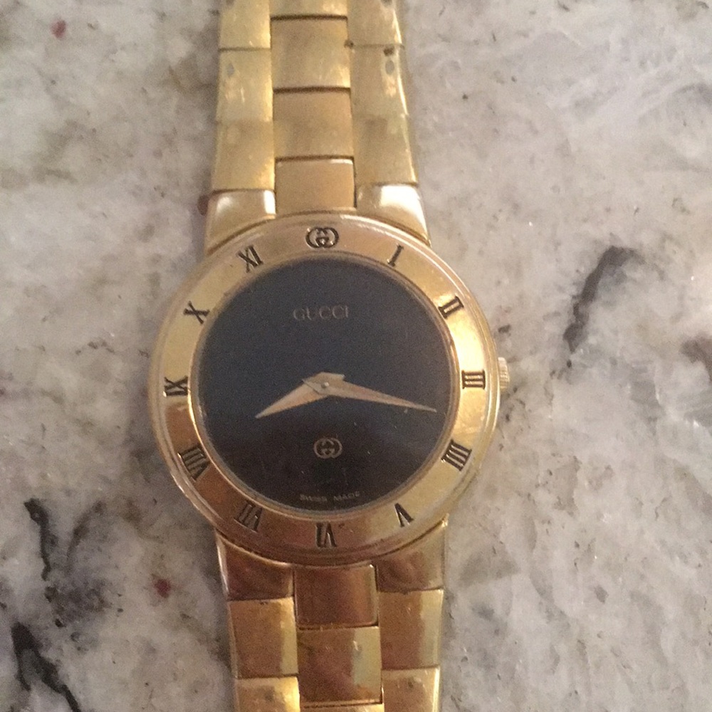 AUTHENTIC WOMENS GUCCI WATCH